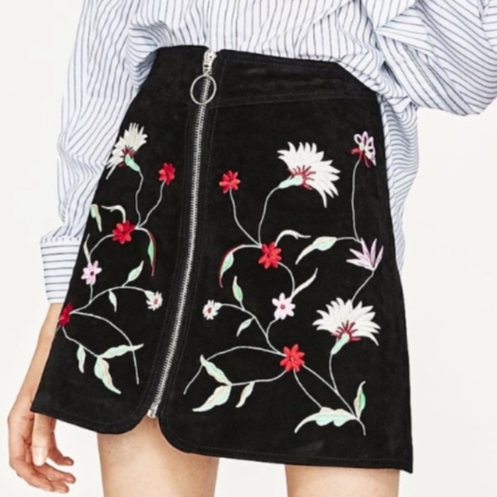 Zara Woman Black Suede Pig Leather Botanical Embroidered Mini Skirt
